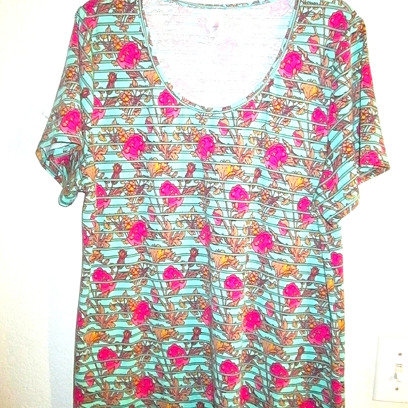 LULAROE Classic T SHIRT 2X NWOT - Picture 2 of 6